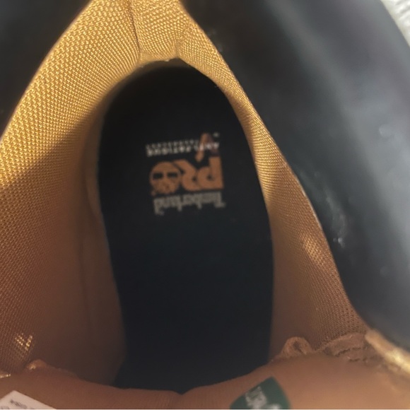 Timberland Tan and Black Boots Rugged Outdoor Style - Picture 4 of 4